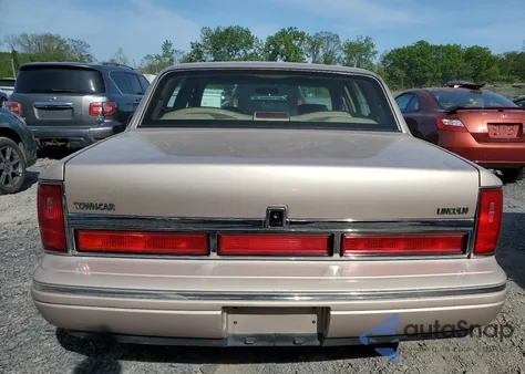 1997 Lincoln Town Car Executive из США, поврежденный, VIN 1LNLM81W7VY737737